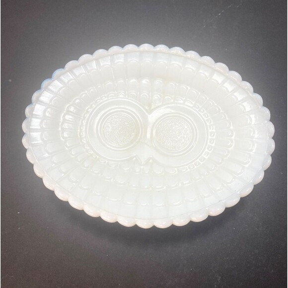 Set of Two Avon Milk Glass Trinket Dishes Owl Soap Dish Butterfly Dish 6" Retro - Picture 5 of 16
